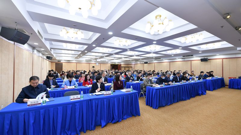 高压电工证培训费用包含教材吗